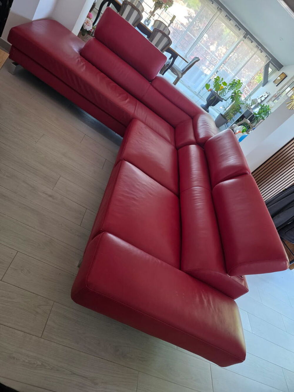 Canap&eacute; m&eacute;ridienne en cuir rouge - proche B&eacute;ziers Meubles