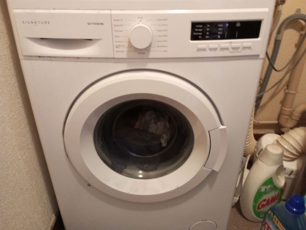 Lave-linge hublot Signature r&eacute;f&eacute;rence SLF7123W-NE blanc 7 kg Electroménager