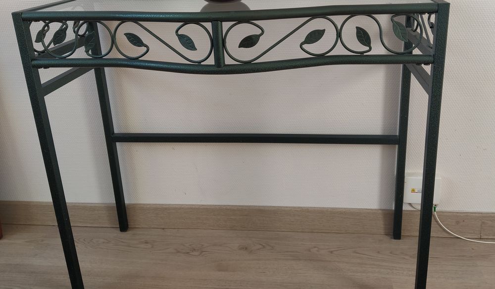 Tr&egrave;s jolie console en fer forg&eacute;, en tr&egrave;s bon &eacute;tat Décoration
