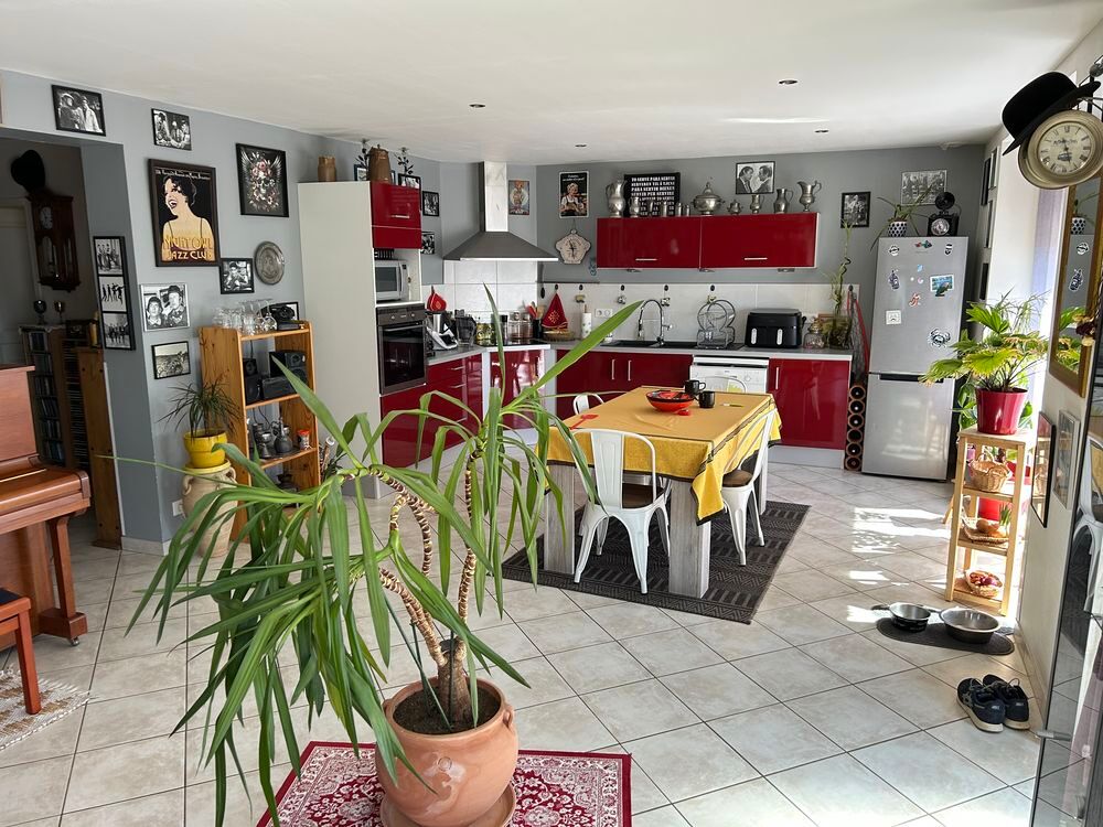 Location Maison Séjour Cuisine Chambre Bureau en sous- dans maison Malbrans