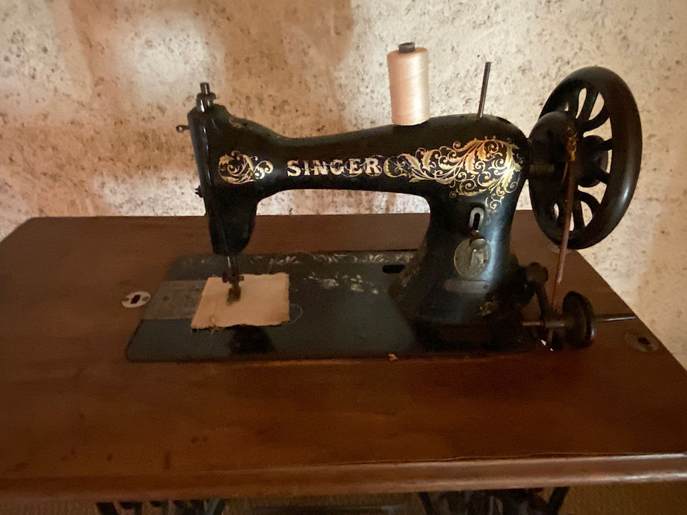 Machine &agrave; coudre Singer ancienne pour la d&eacute;coration Meubles