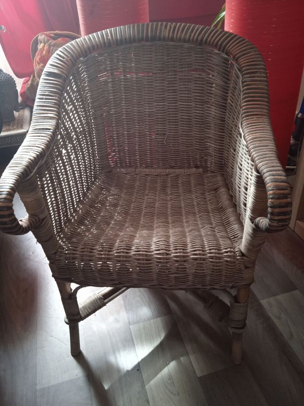 Petite chaise en osier tr&egrave;s sympa plus d'usage pour moi Mobilier enfants