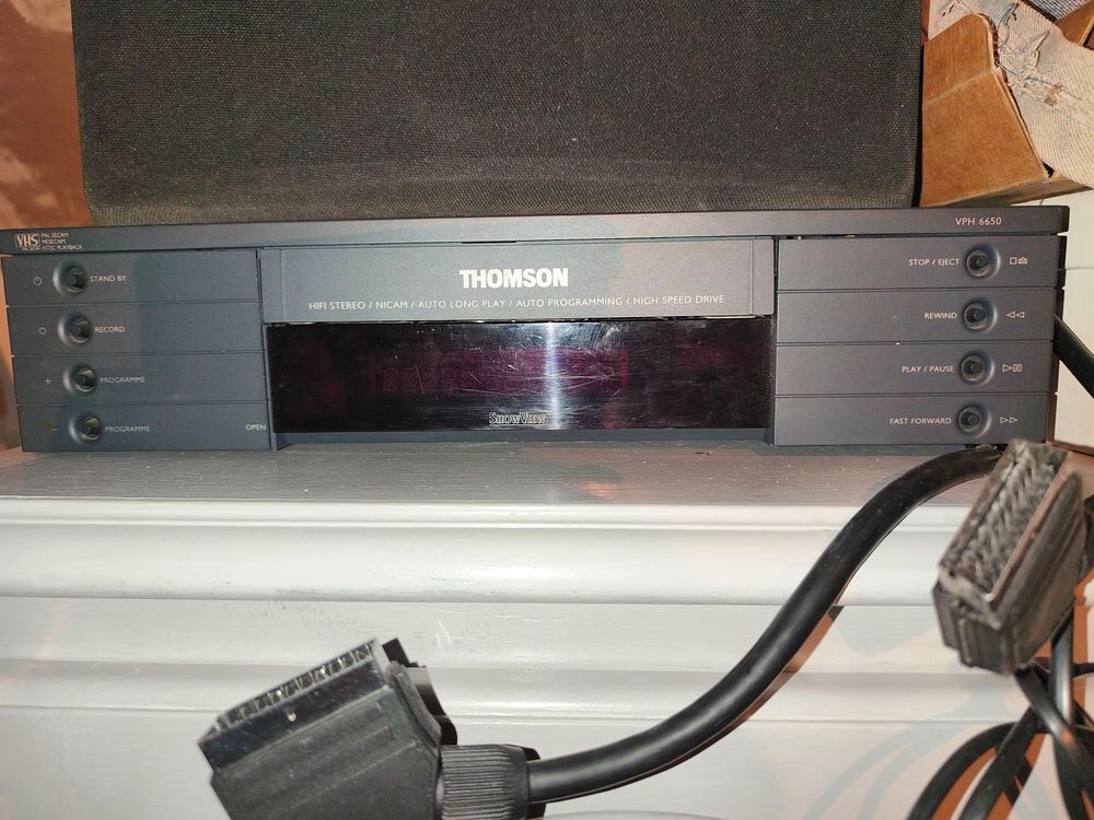 Lot de cassettes vid&eacute;o environ une centaine magn&eacute;toscope Audio et hifi
