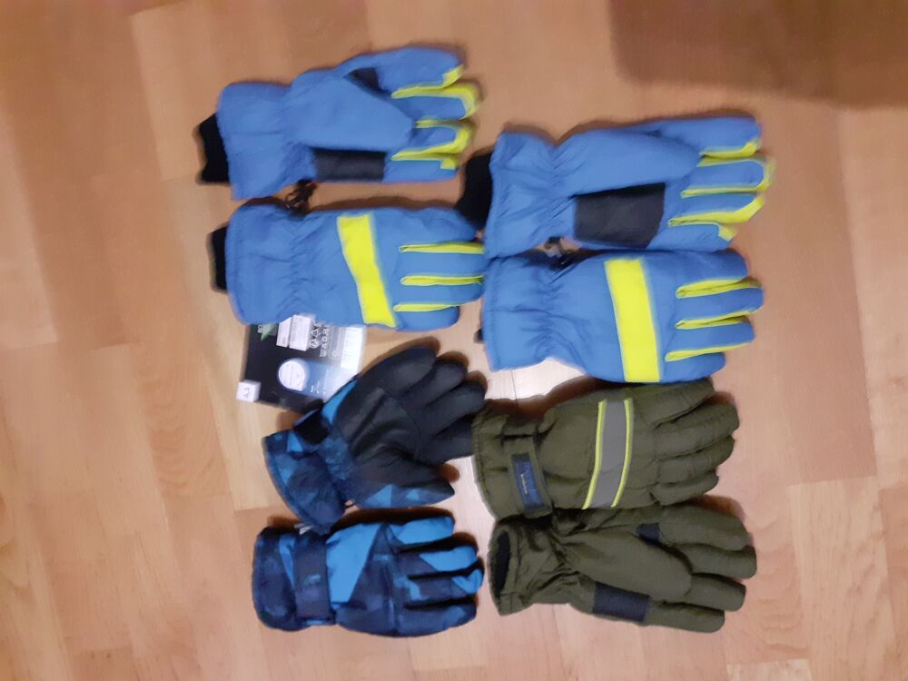 5 pantalons de ski 8/10 ans neufs
Vêtements