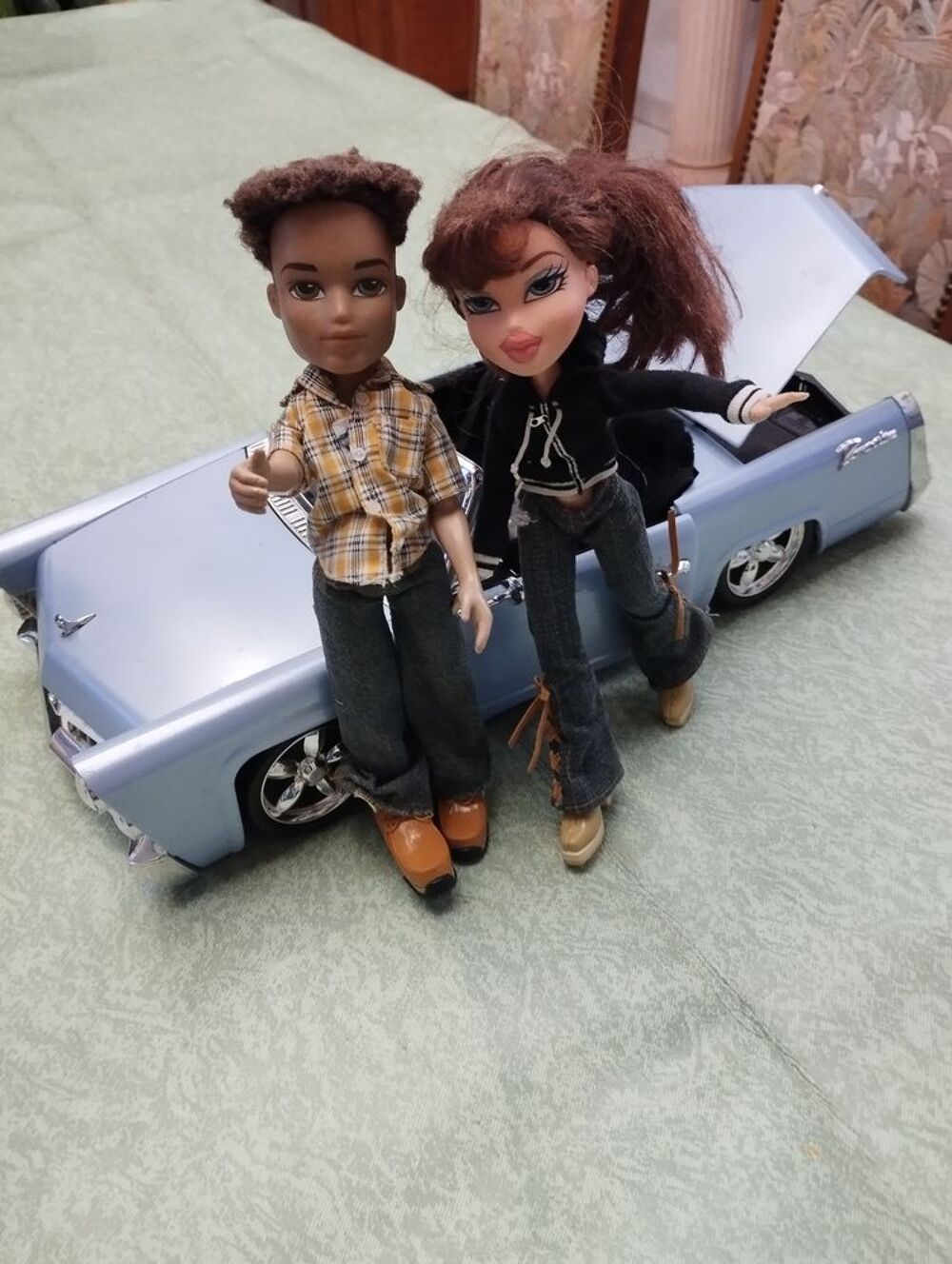 Cabriolet BRATZ VINTAGE avec RADIO et POUPEES Jeux / jouets