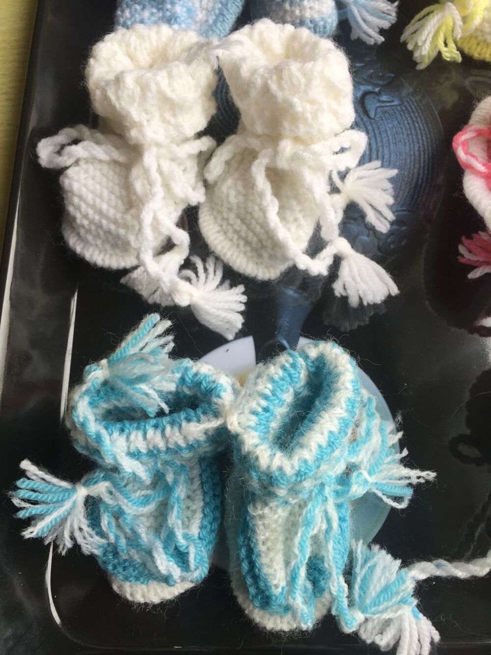 Chaussons en laine neuf -Divers coloris Pointures Vêtements enfants
