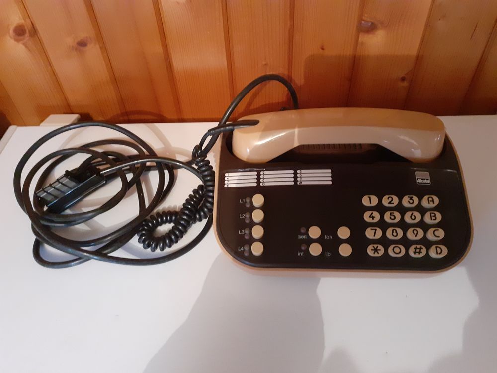 TELEPHONE ANCIEN Téléphones et tablettes