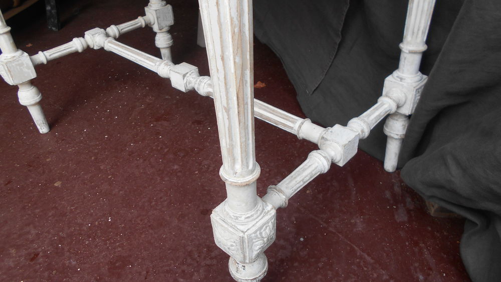 Table style Louis XVI patin&eacute;e 'shabby' Meubles