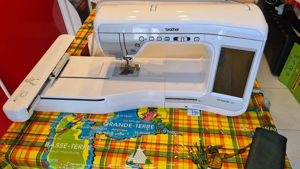MACHINE A COUDRE ET A BRODER BROTHER INNOV-IS V5 Electroménager