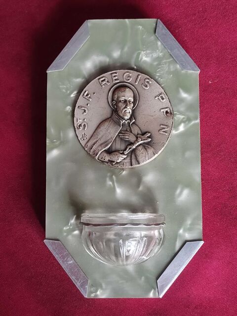 Ancien b�nitier en bois ( n�14) 12 Avermes (03)