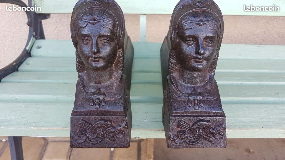 Chenets de chemin&eacute;e anciens &agrave; t&ecirc;te de femme, en fonte Dcoration