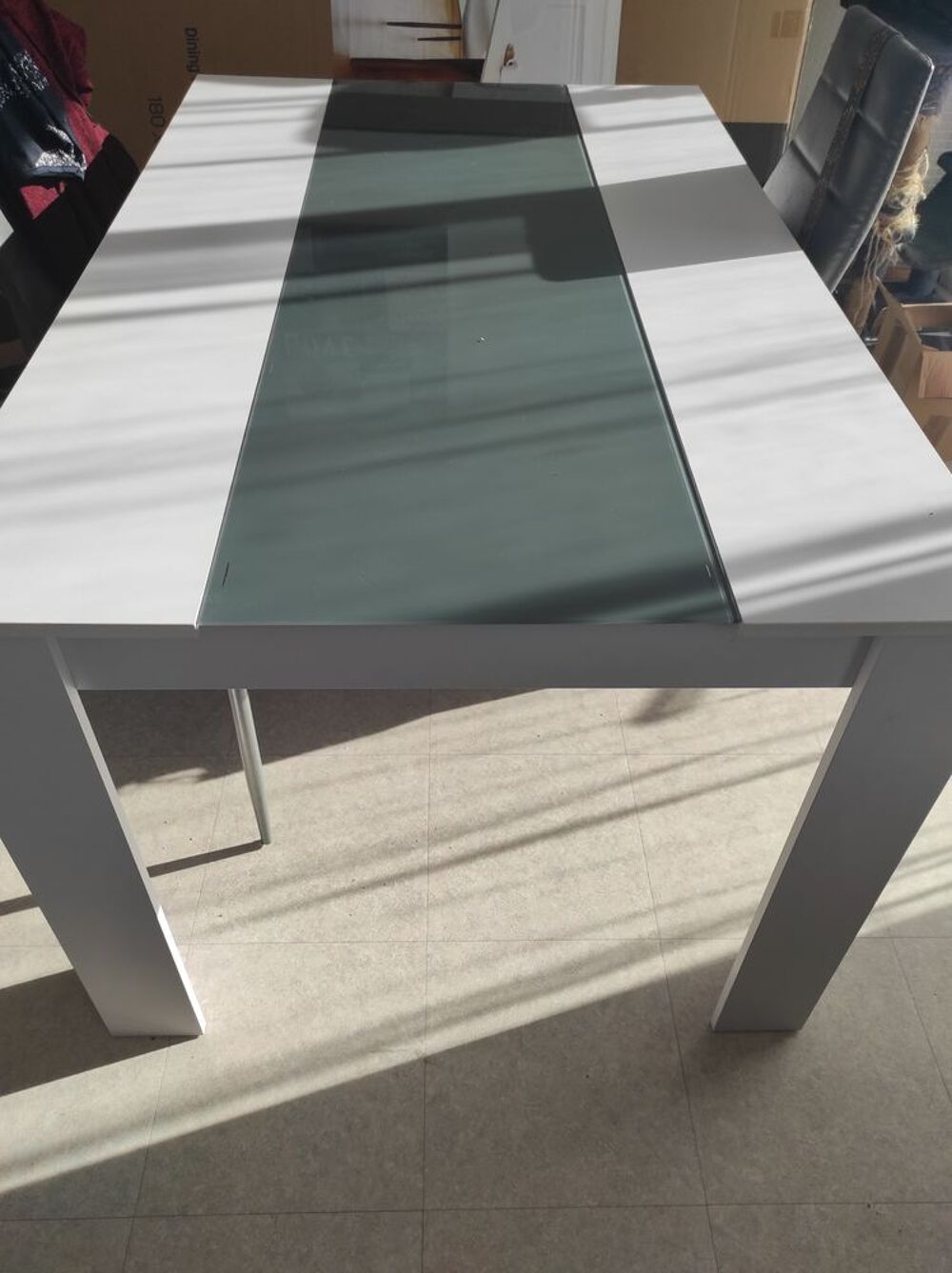 Table blanche et verre gris Meubles