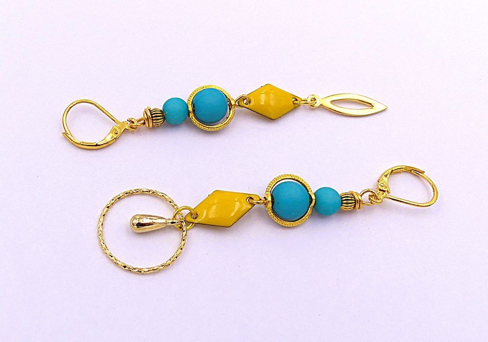 Boucles d'oreilles pendantes, m&eacute;tal dor&eacute;, acrylique et &eacute;mail Bijoux et montres