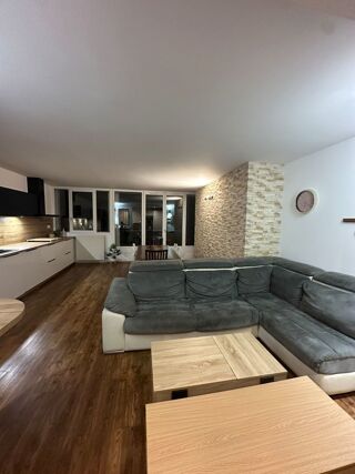  Appartement à louer 4 pièces 82 m²