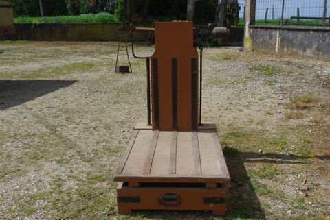ANCIENNE BASCULE 220 Genevrières (52)