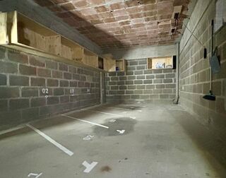  Parking / Garage  louer 2 m