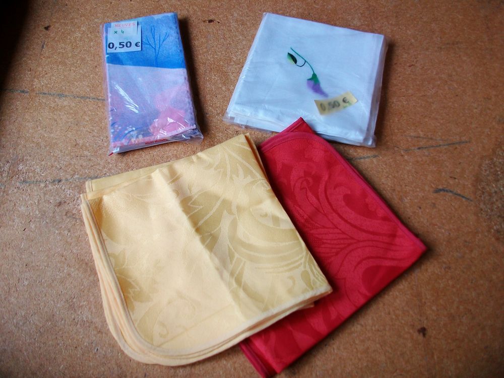 Divers Lots SERVIETTES de TABLE en tissu Décoration