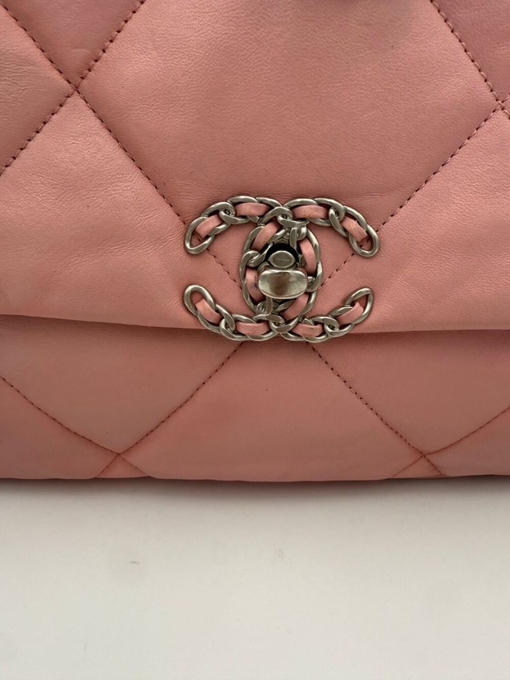 Sac &agrave; main CHANEL 19 rose Medium -Excellentes conditions TBE Maroquinerie