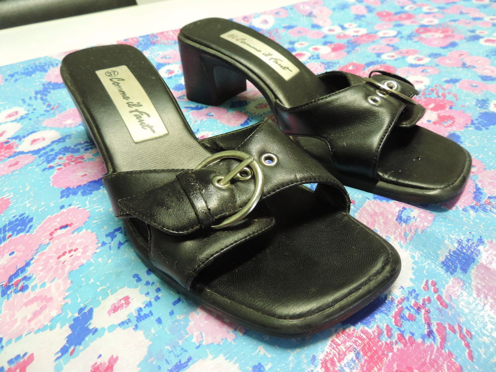 NU PIEDS NOIRS Chaussures