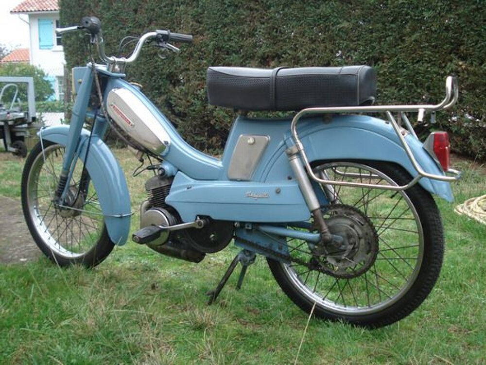 Collectionneur rach&egrave;te cyclomoteur ancien 