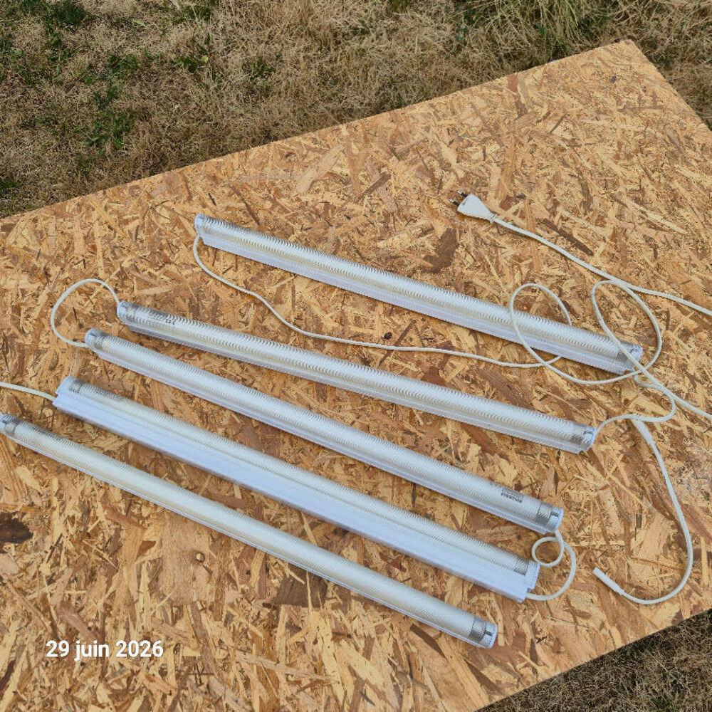 Lot de 5 lampes n&eacute;on , 18 watts chaque, 60 cm 
I Cuisine