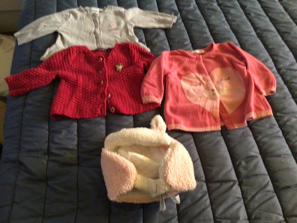  Lot v&ecirc;tements b&eacute;b&eacute; fille 3 mois 
Vêtements enfants