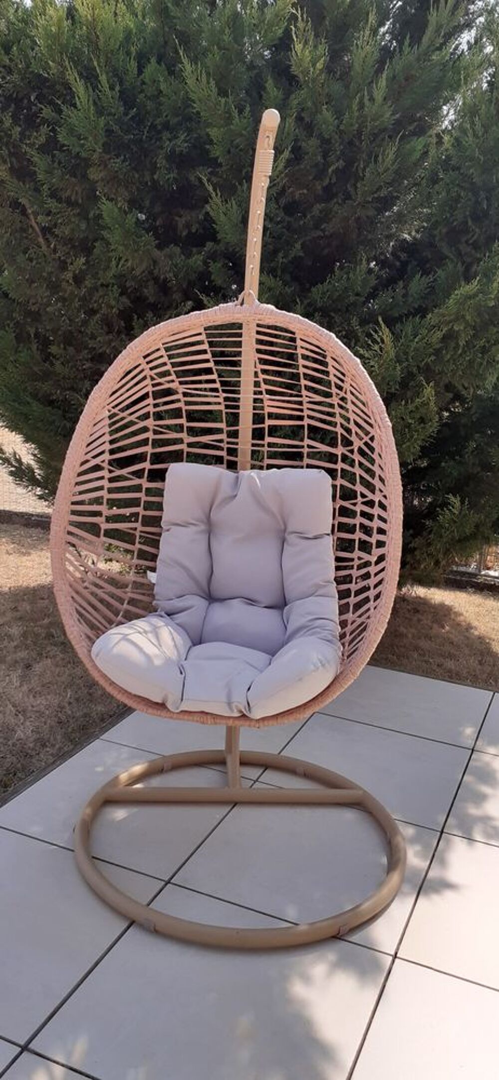 Outsunny fauteuil suspendu Egg en r&eacute;sine tress&eacute;e beige Meubles