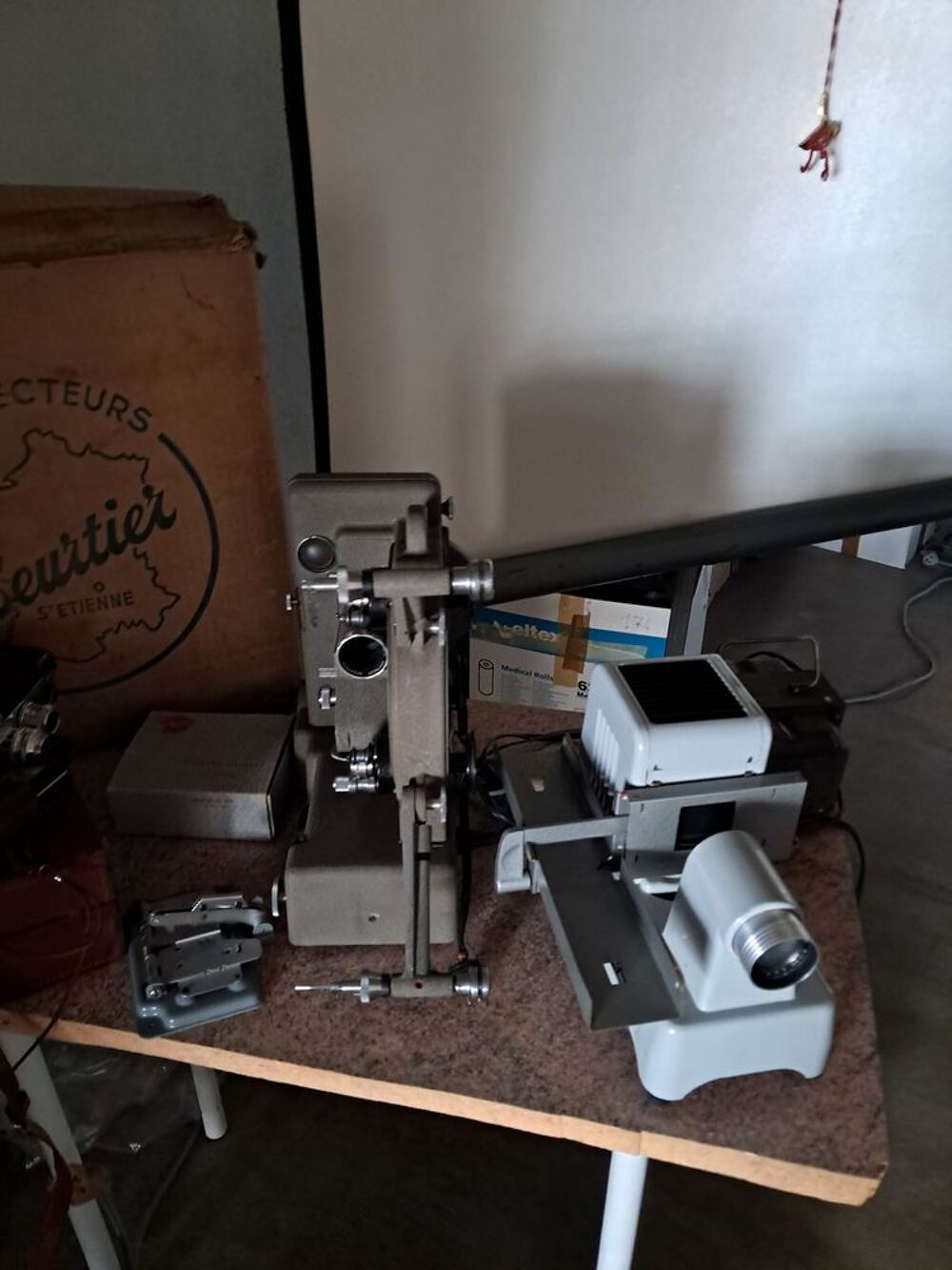 Description
COMPOSE DE PLUSIEURS PIECES pour collectionneur
Photos/Video/TV