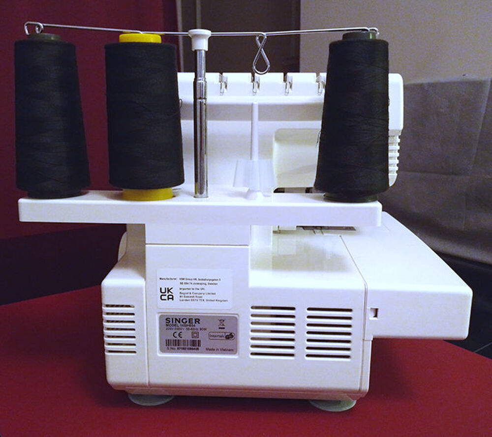 Surjeteuse Singer NEUVE Electroménager