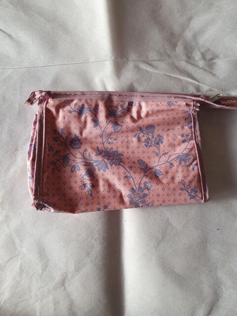 Trousse rose 1 Aubvillers (80)