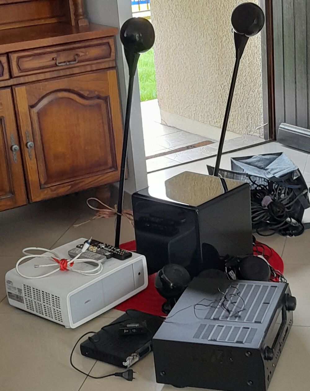 Home cinema DENON + projecteur Sanyo et cabasse pack eole Audio et hifi