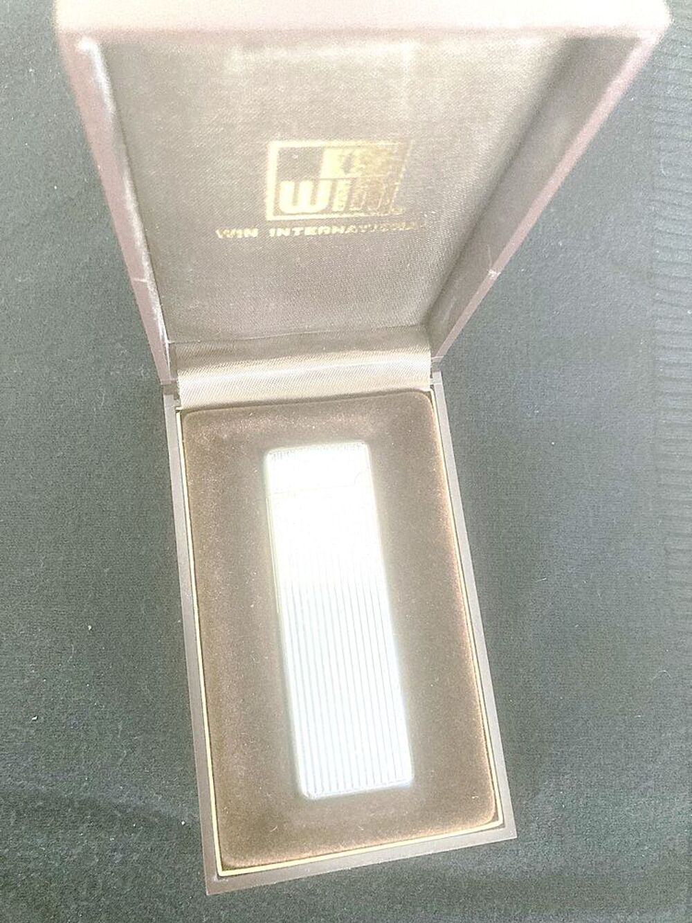 Briquet VINTAGE Win International dans son &eacute;crin 