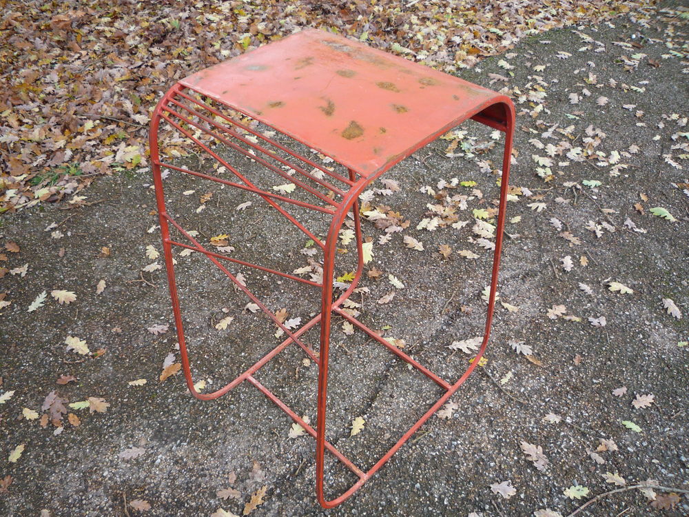 Pr&eacute;sentoir,socle,desserte m&eacute;tallique station service (G) Meubles