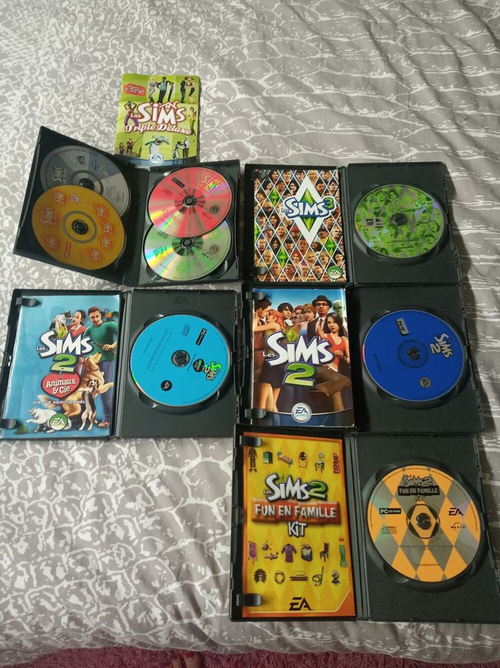 Lot jeu sims Consoles et jeux vidéos
