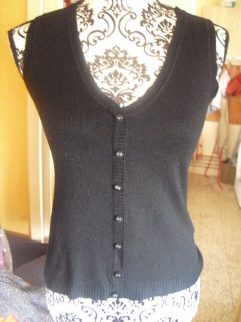 pull noir sans manches d�cor�s boutons NEUF TAILLE 1 6 Lyon 5 (69)