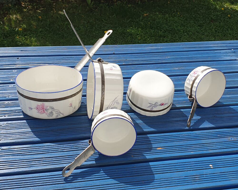 Vaisselle Vintage lot de 5 casseroles Porcelaine Art Deco Décoration