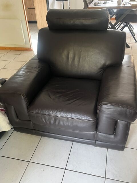 Fauteuil en cuir chocolat  300 �lancourt (78)
