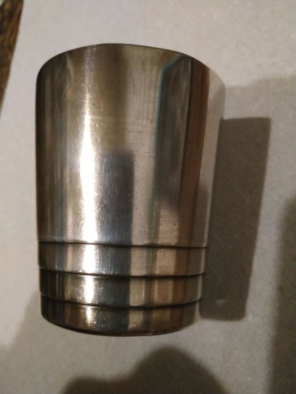 Timbale, pot et coquetier poin&ccedil;onn&eacute;s, en Argent 