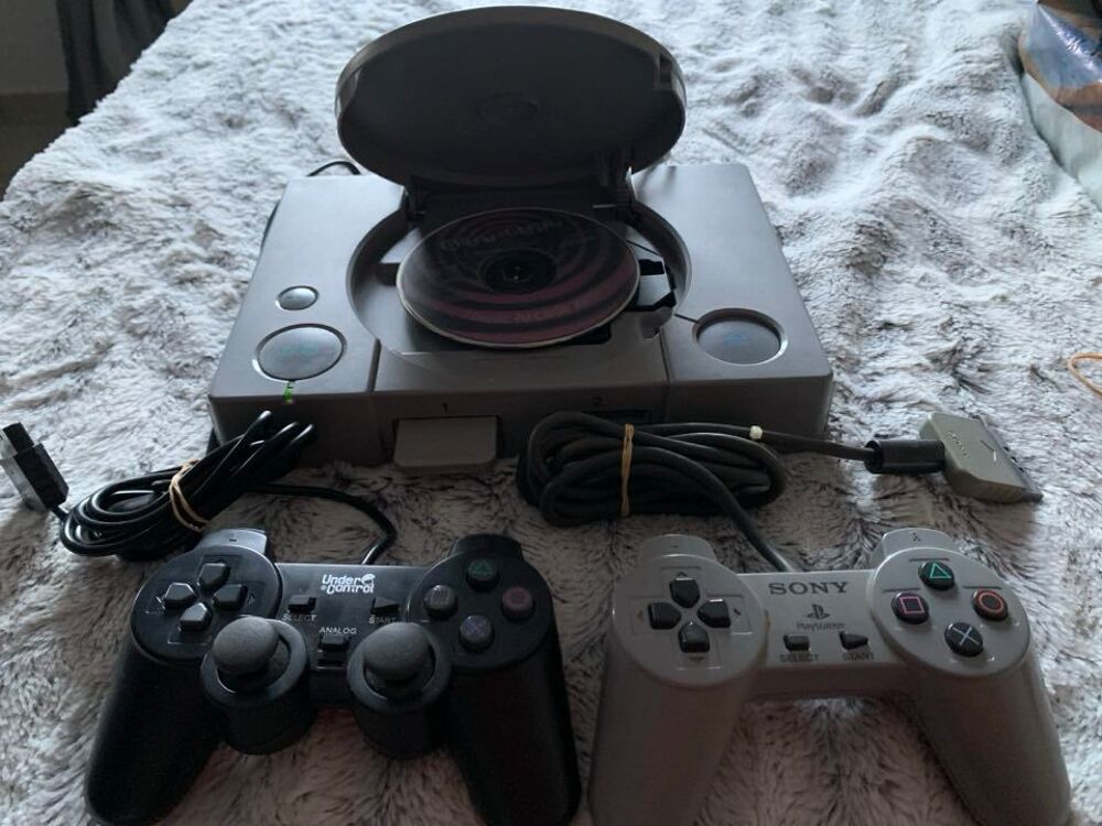PLAYSTATION Consoles et jeux vidéos