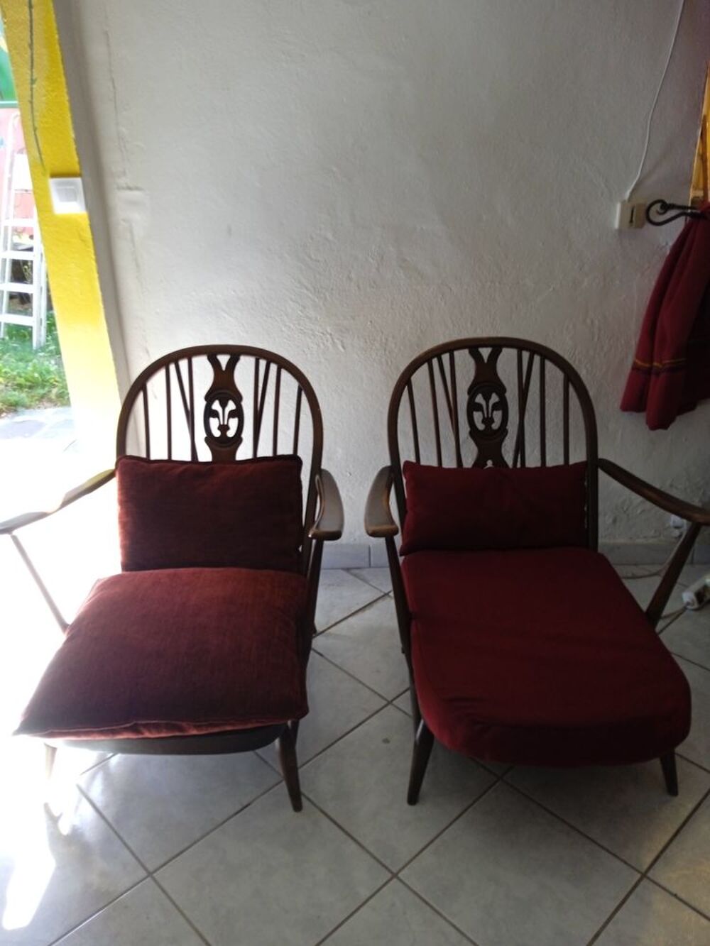 Deux fauteuils anglais de marque &quot; ERCOL &quot; Meubles