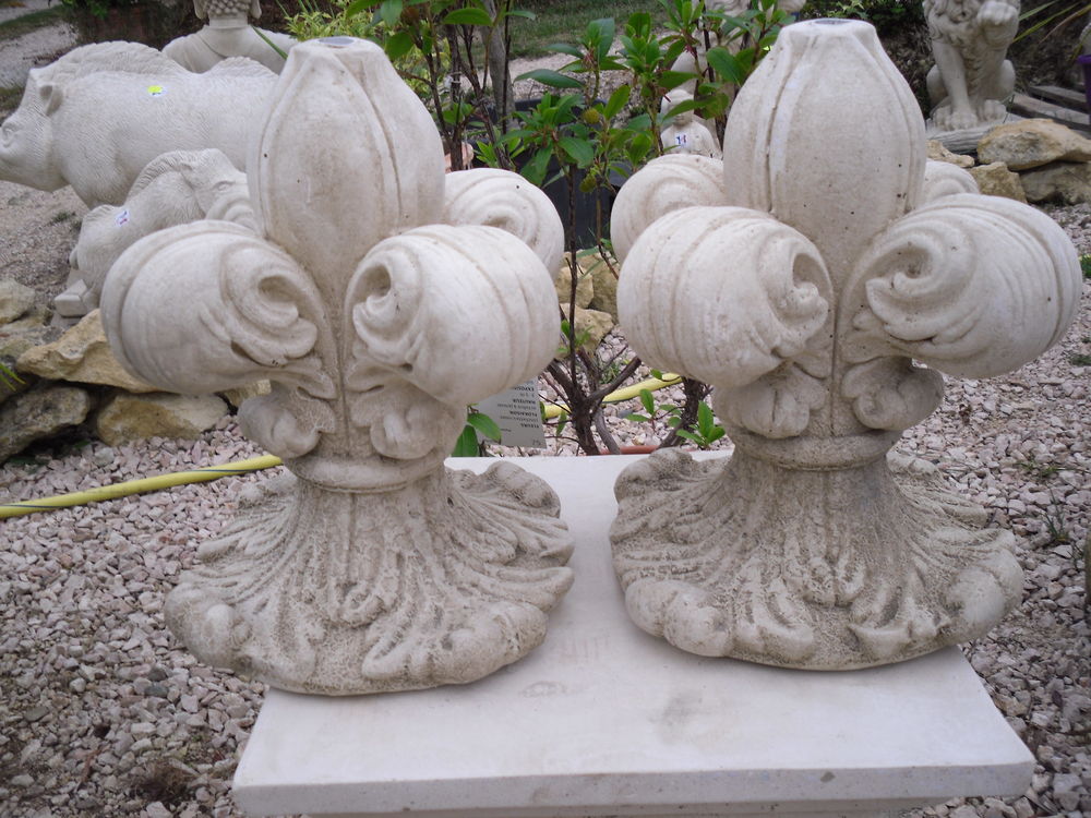 2 PIGNES DE PIN en pierre ,2 FLEURS DE LYS POUR PILIER Jardin