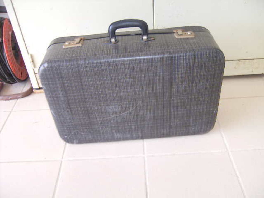 Valise vintage carton grise et d&eacute;cor l&eacute;opard Maroquinerie