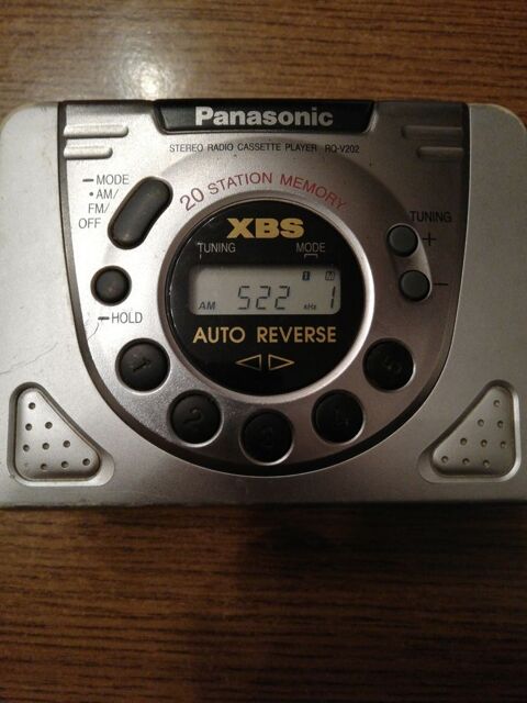 Panasonic St�r�o Radio Cassette Player RQ-V202 XBS AUTO REVE 15 �cuisses (71)