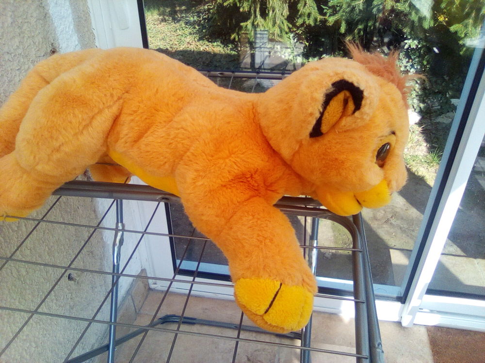 peluche roi lion range pyjama tr&egrave;s bon &eacute;tat Jeux / jouets