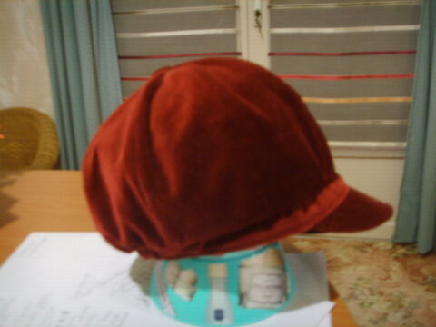 Casquette (bret) femme, taille S,M, en velours, 18 Angers (49)