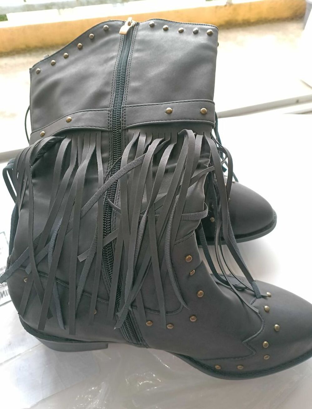 BOTTES FEMME TOUTES NEUVE JAMAIS PORTEES Chaussures