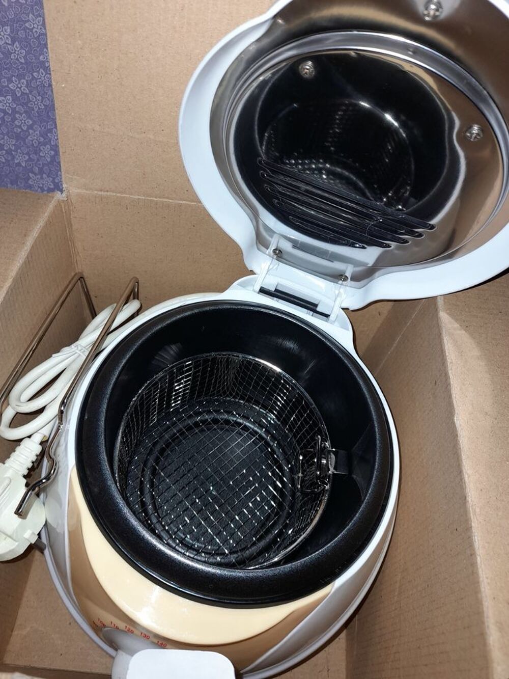  Friteuse pour3ou 4 pers Electroménager