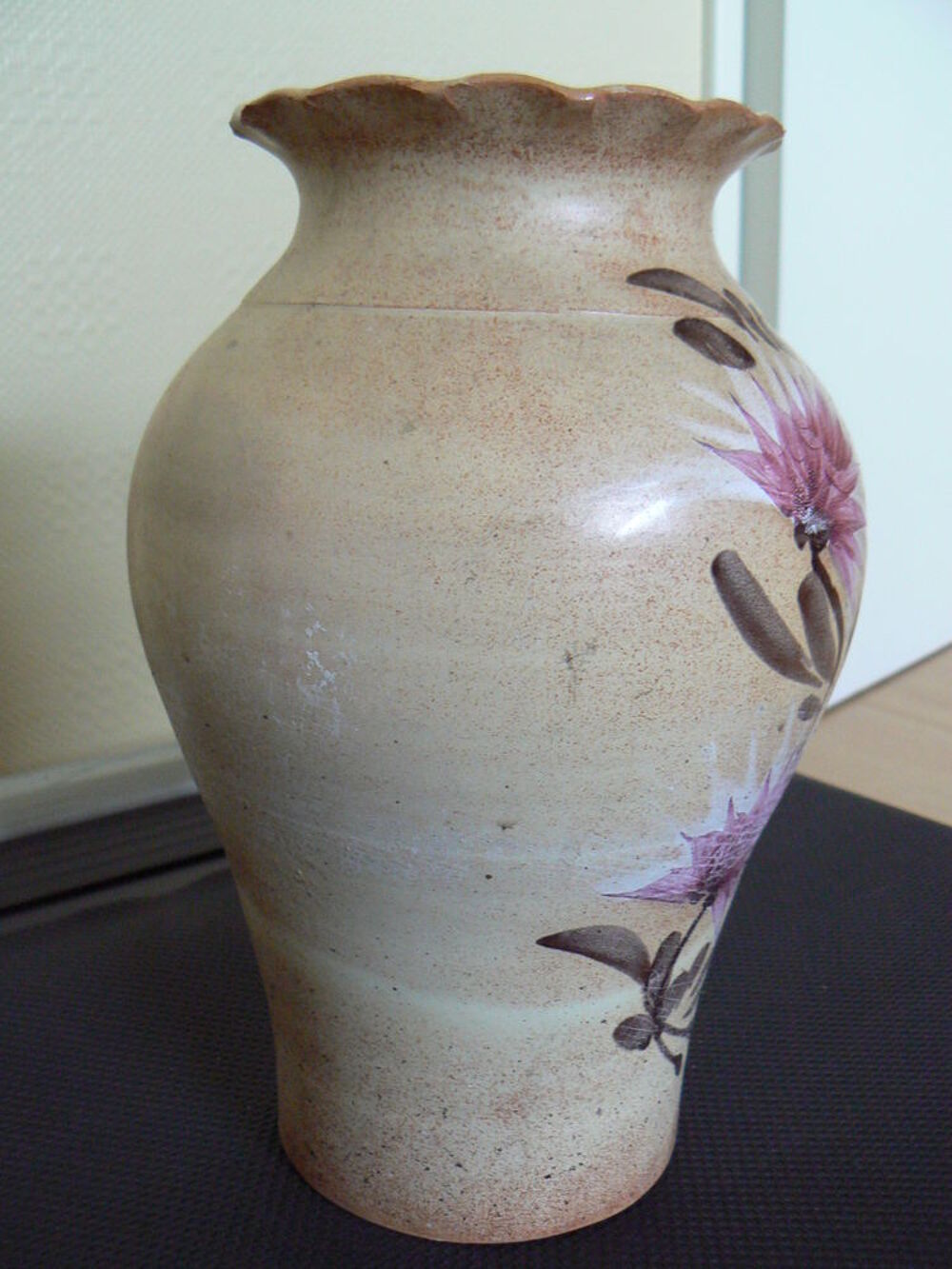 VASE ANCIEN AVEC MOTIF
Décoration