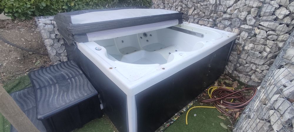 Jaccuzi "Mouv Spa" 5/6 places Jardin