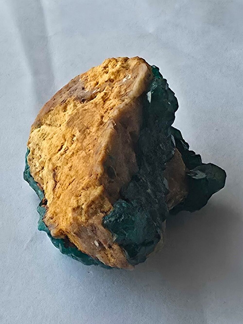 V&eacute;ritable Dioptase brute sur sa gangue naturelle-Congo, 40g 